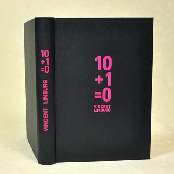 gebonden boek in linnen met rosé foliedruk gemaakt bij  boekbinderij Seugling in Amsterdam